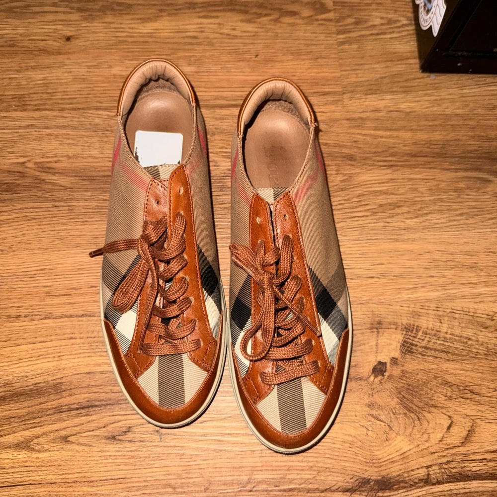 Burberry  Sneakers with Brown Accents